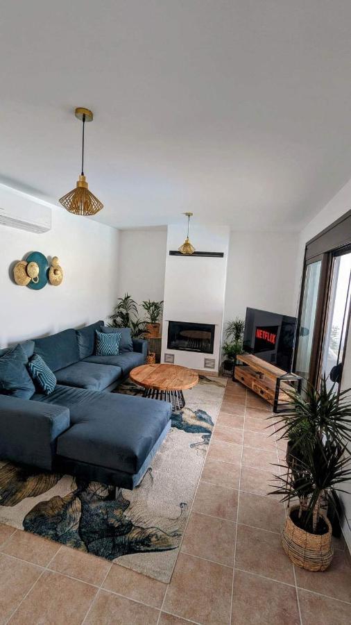 Casa Christiana, * Lardos